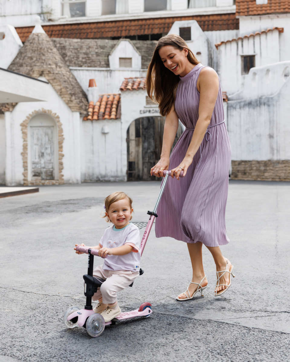 Mini Micro Deluxe Rock & Go LED Scooter