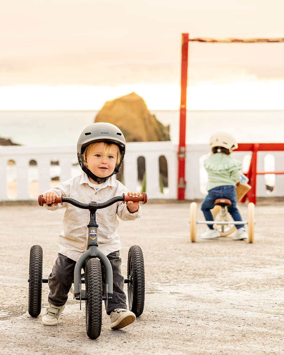 Trybike 2-in-1 Dreirad in Grau - Vorderansicht