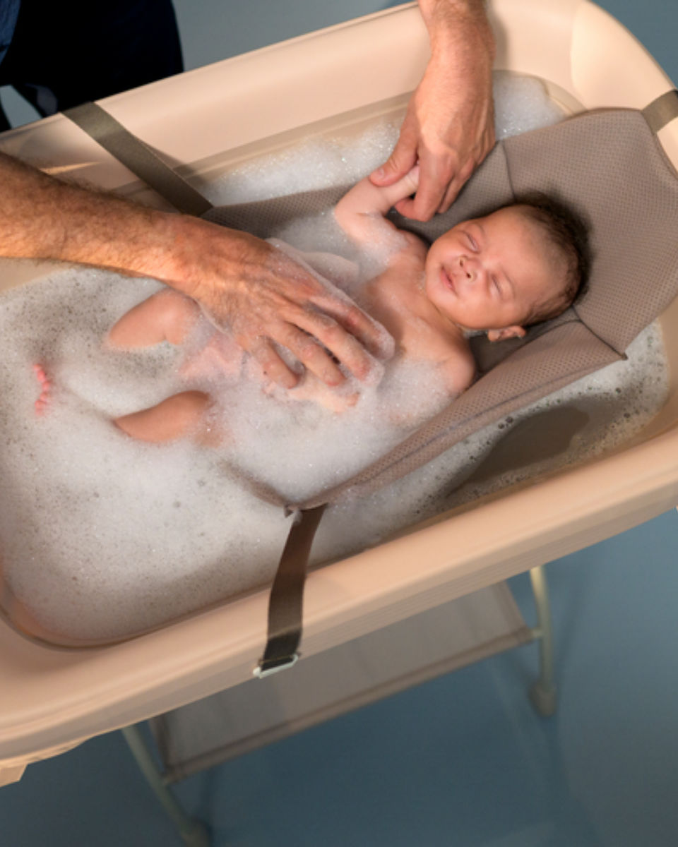 Maxi-Cosi Indigo Plus Baby Bath with Newborn Insert