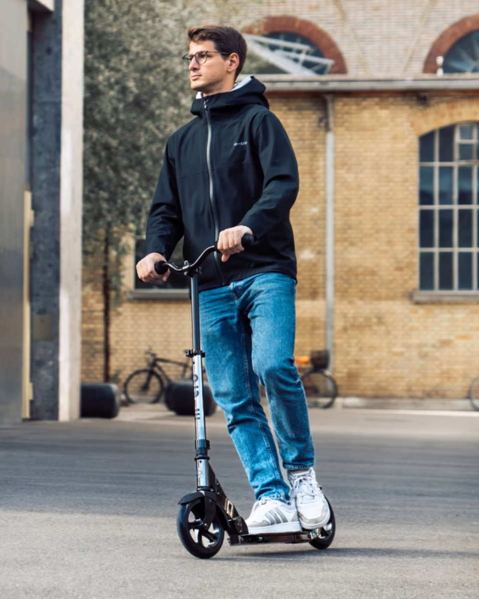 Micro Classic Neochrome Black – Foldable Scooter for Teens & Adults