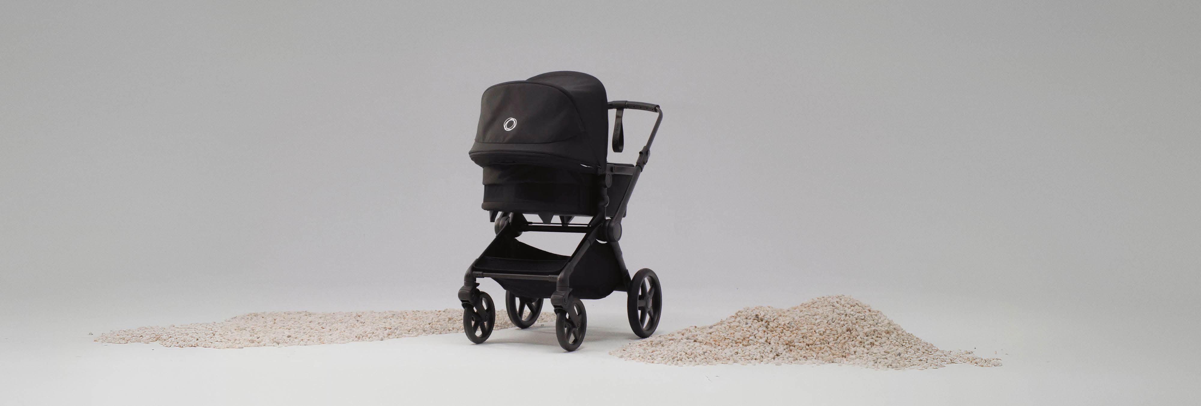Bugaboo Kinderwagen in Schwarz - schräge Ansicht