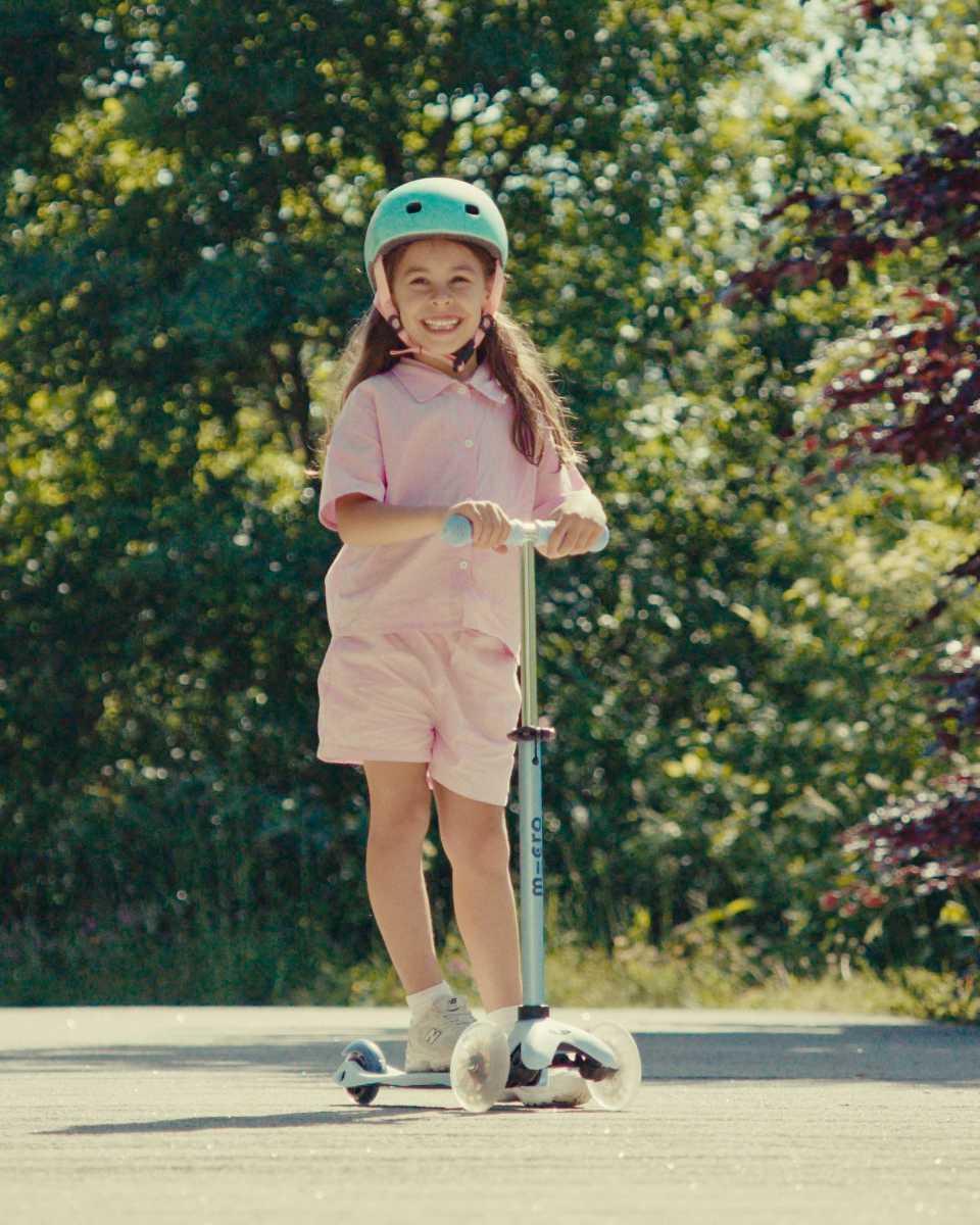 Mini Micro Deluxe Rock & Go LED Scooter