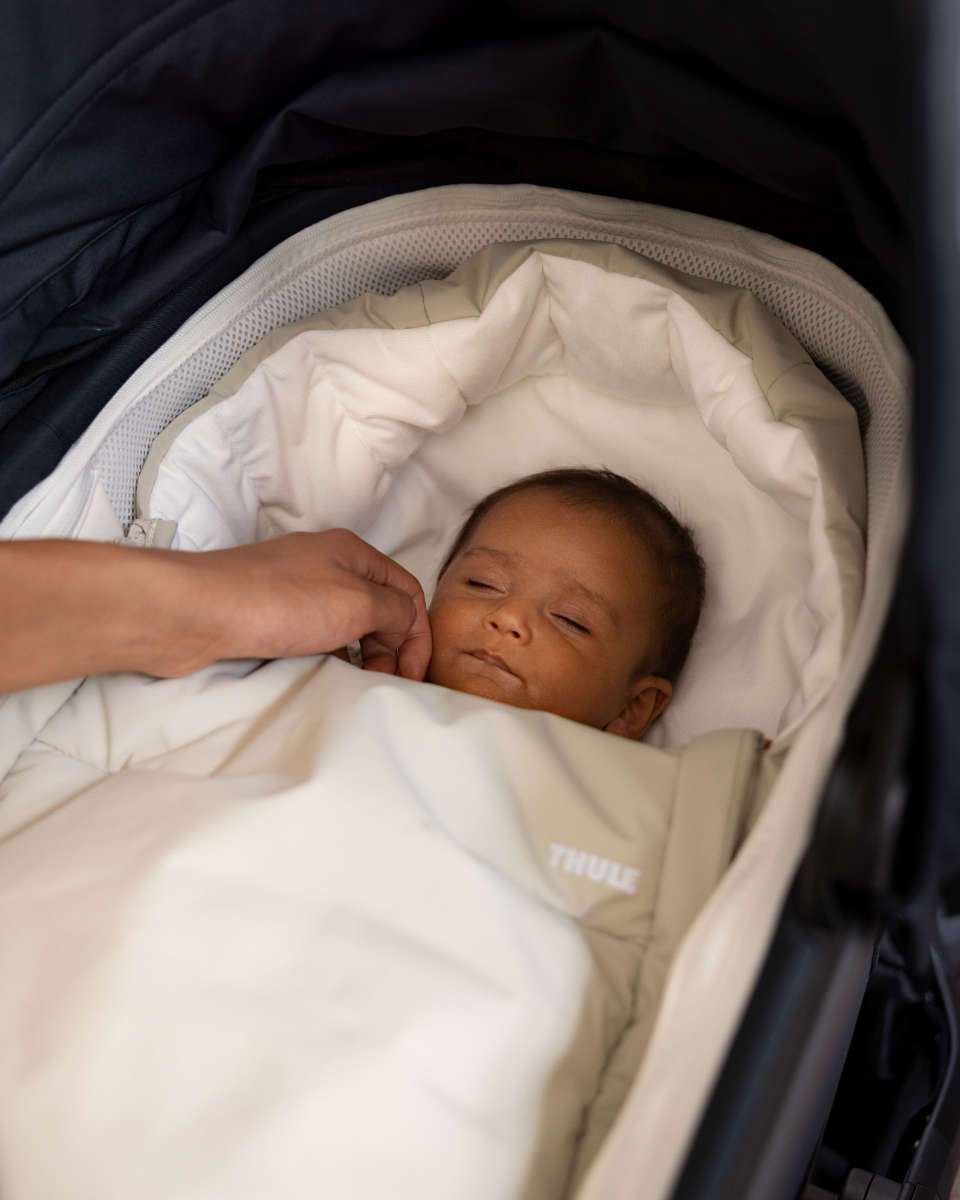 Thule Charm Kinderwagen Set 3 in 1 inkl. Nuna Arra Flex i-Size Babyschale