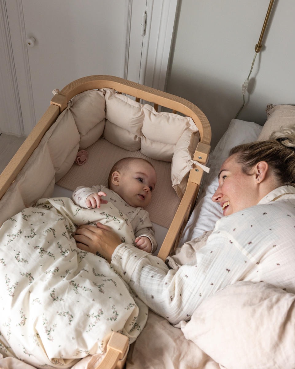 Sebra Bedside Crib made of FSC™ Wood