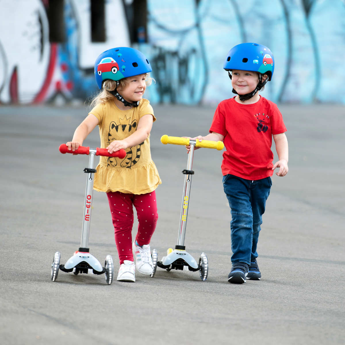 Mini Micro Deluxe FLUX Scooter with LED Wheels