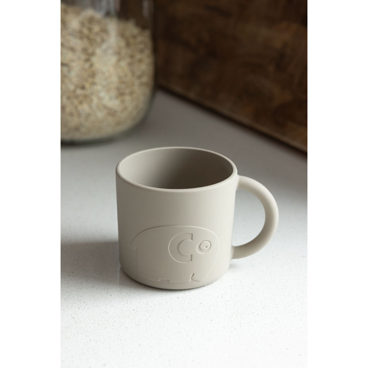 Sebra Trinkbecher aus Silikon, Fanto in Beige - schräge Ansicht