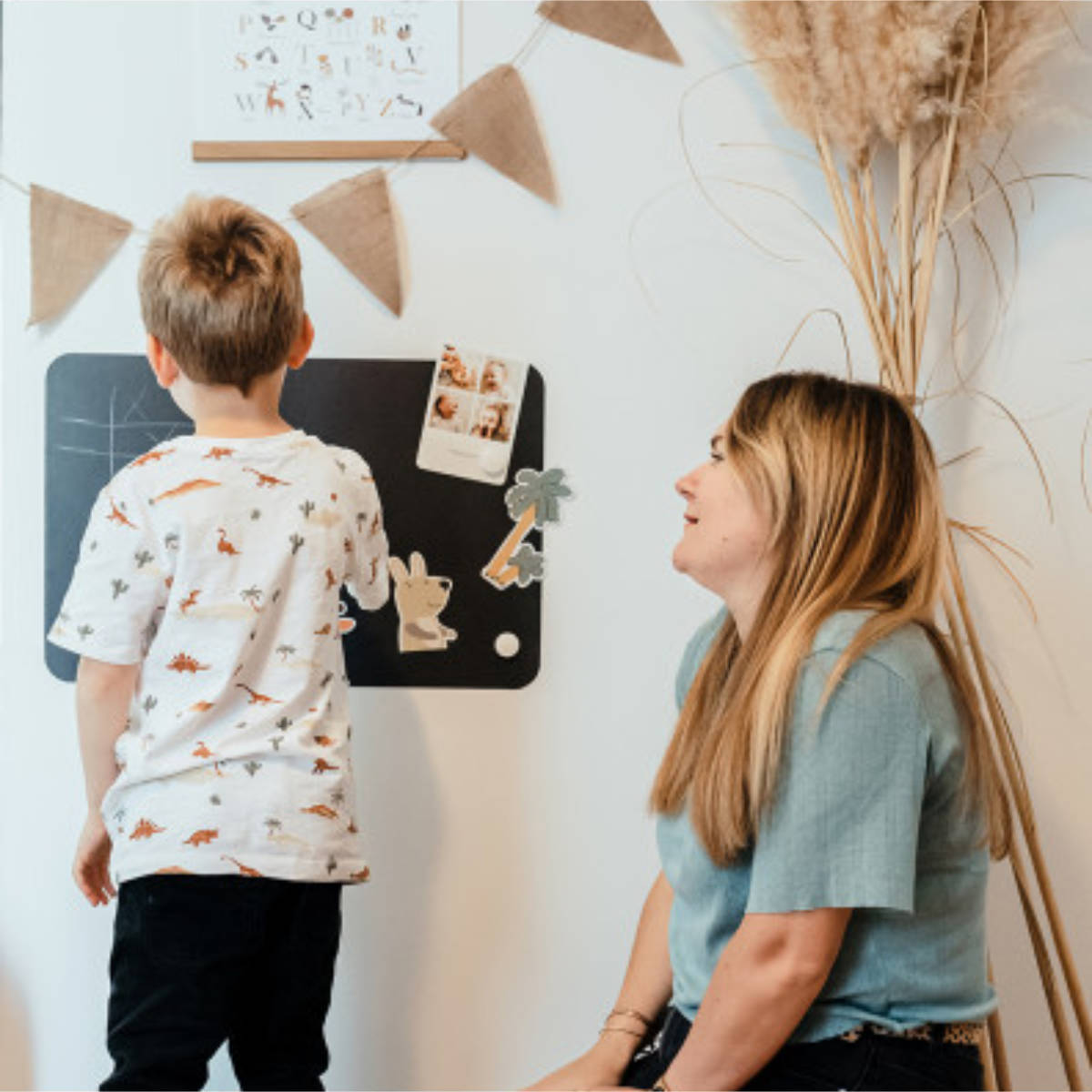 Ferflex Magnetic Board Set incl. 13 Colorful Geometric Magnets