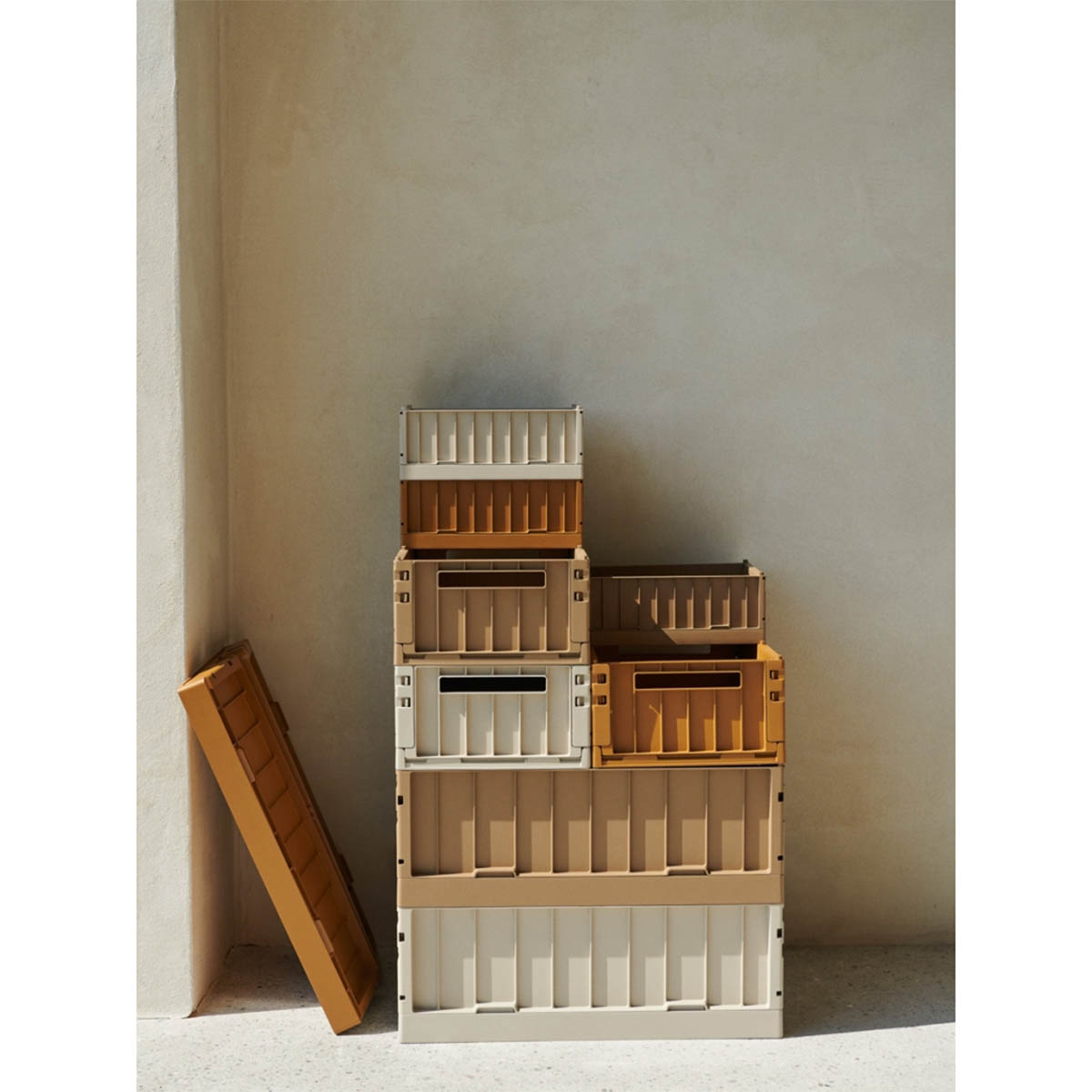 Liewood Weston Klappkiste M, Braun/Beige - Schräge Ansicht