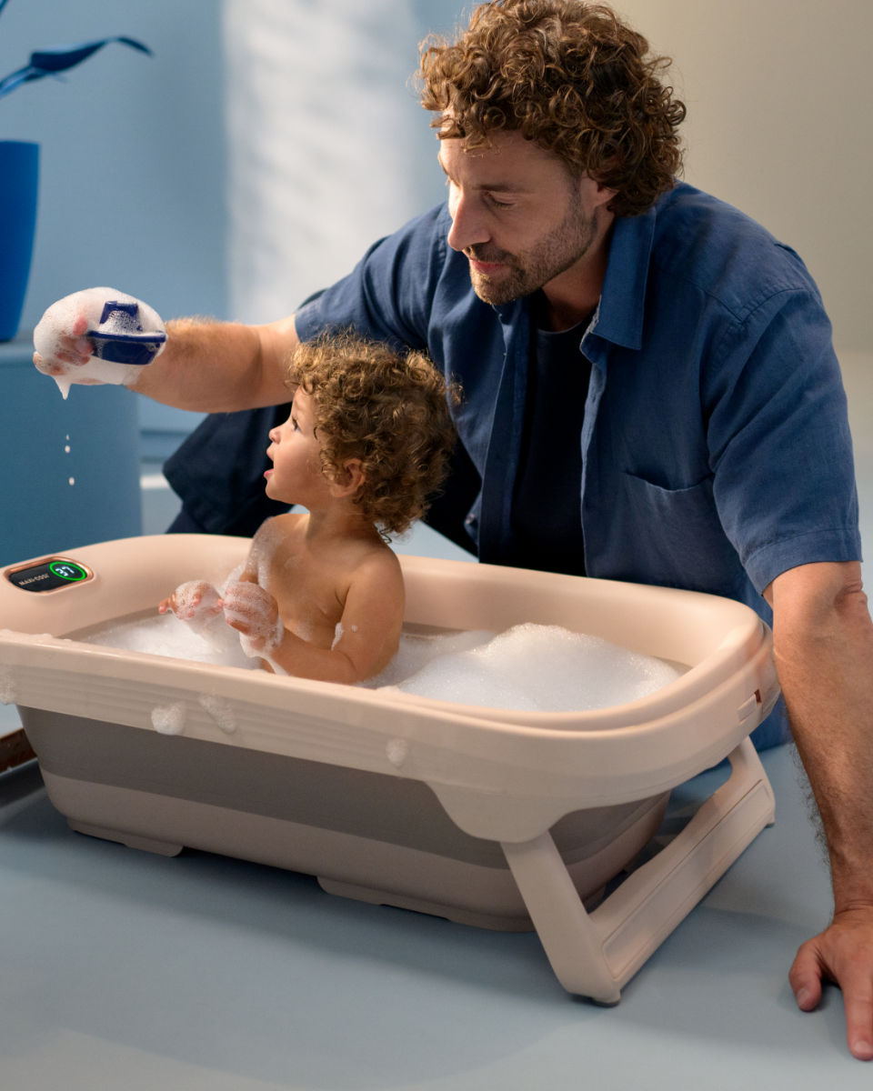 Maxi-Cosi Indigo Plus Baby Bath with Newborn Insert