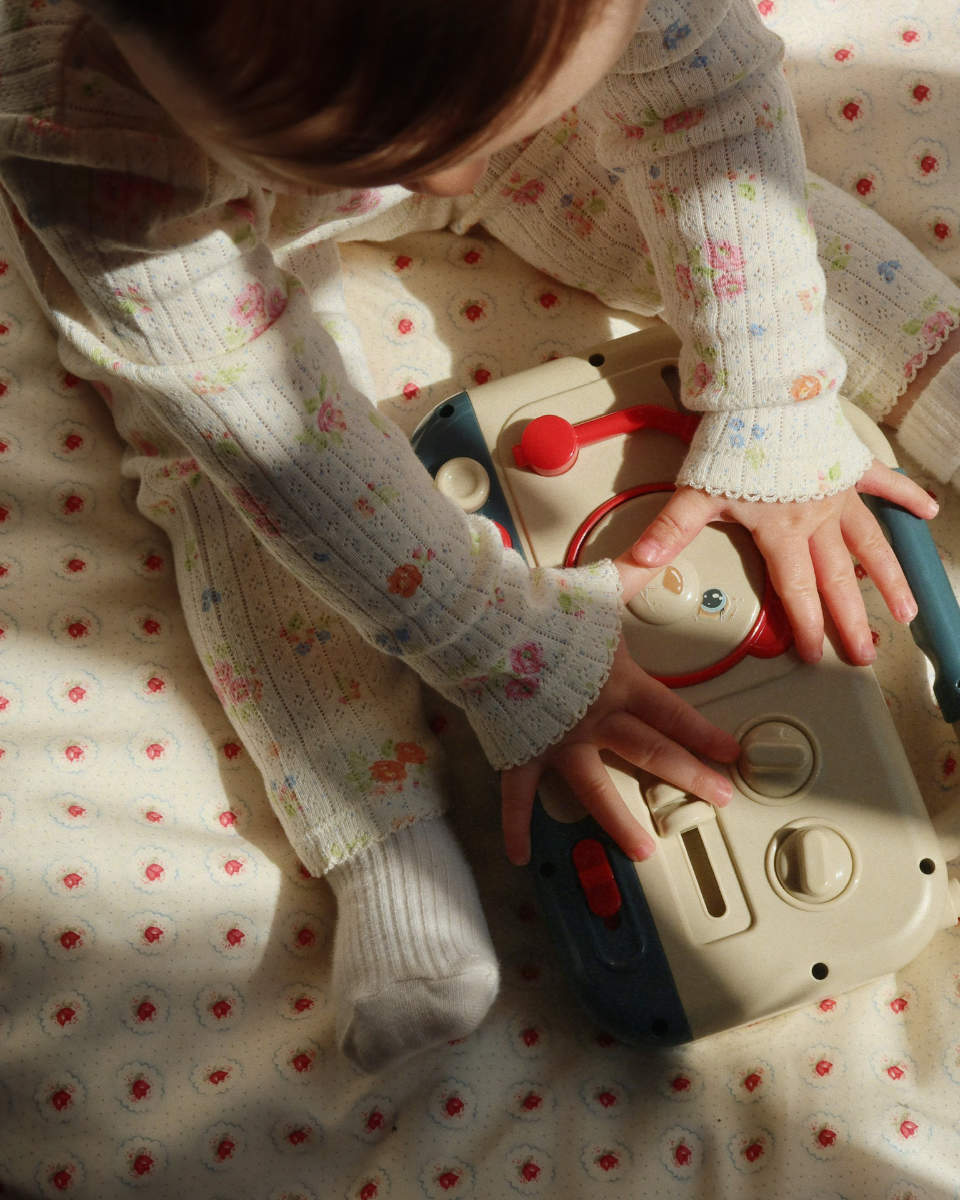 Konges Sløjd Interactive Baby Radio – Motor Skill Toy from 12 Months