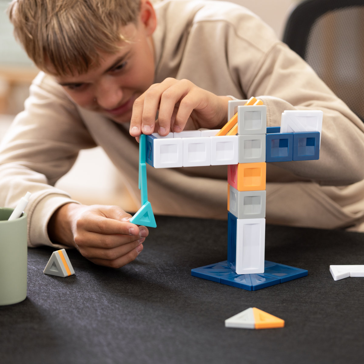 Connetix PRO Magnetbausteine – Constructor Set – 70 Teile in verschiedenen Farben – schräge Ansicht