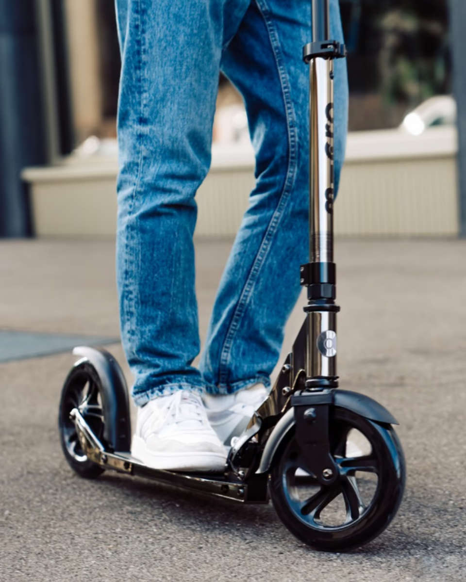 Micro Classic Neochrome Black – Foldable Scooter for Teens & Adults