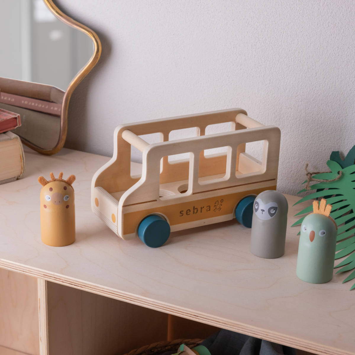 Sebra Bus aus Holz