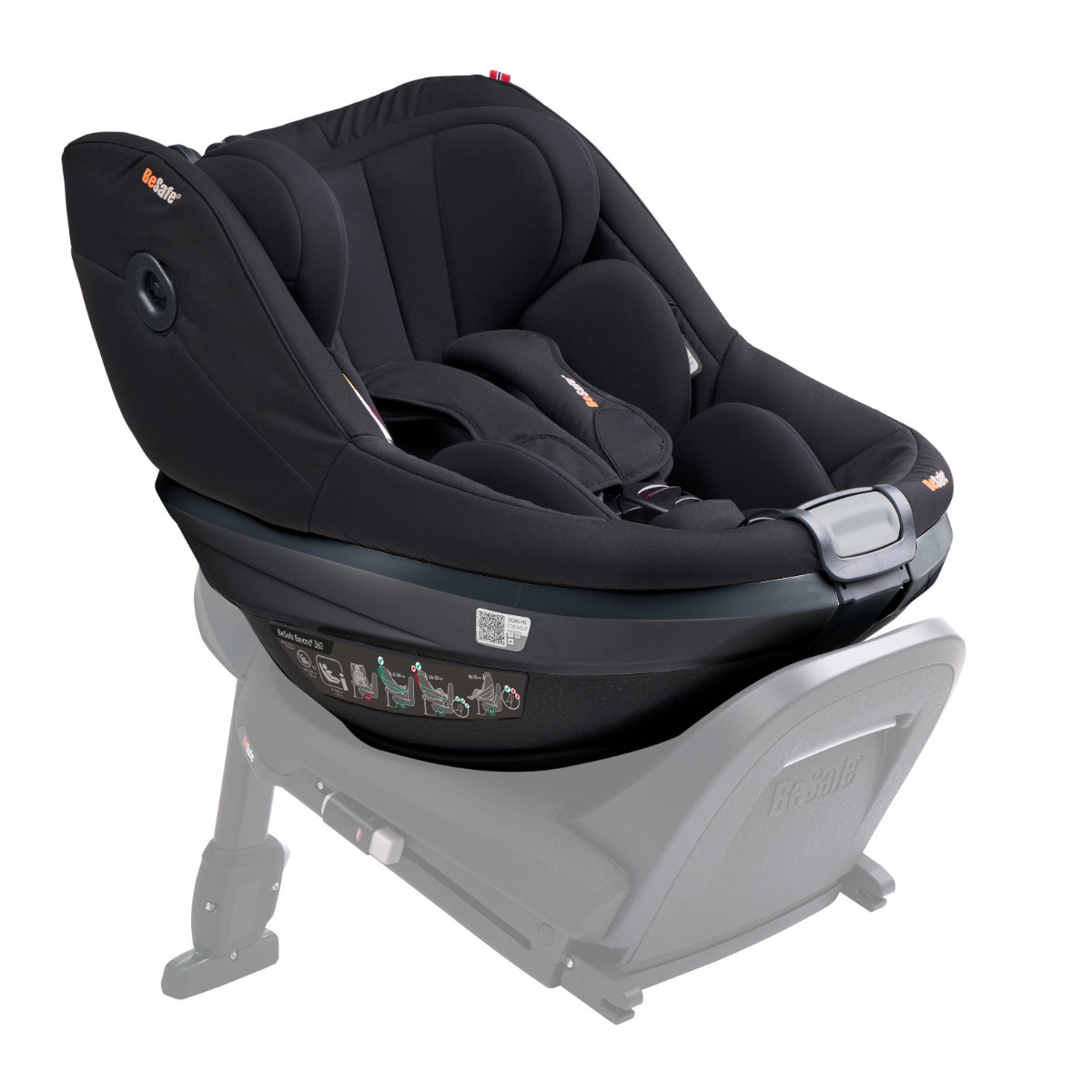 BeSafe Beyond2 360 Kindersitz in Schwarz - schräge Ansicht - Artikelnummer 11045369-BlackCabF-StdM