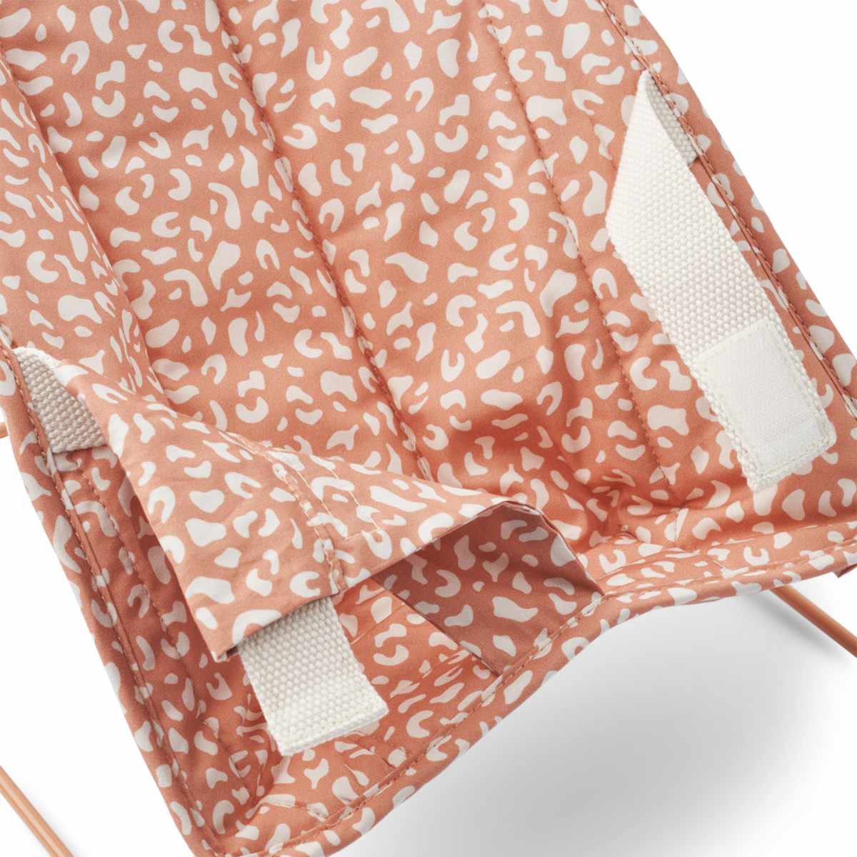 Liewood Mabel Puppenwippe LW19757-2089M in Rosa - Detailansicht