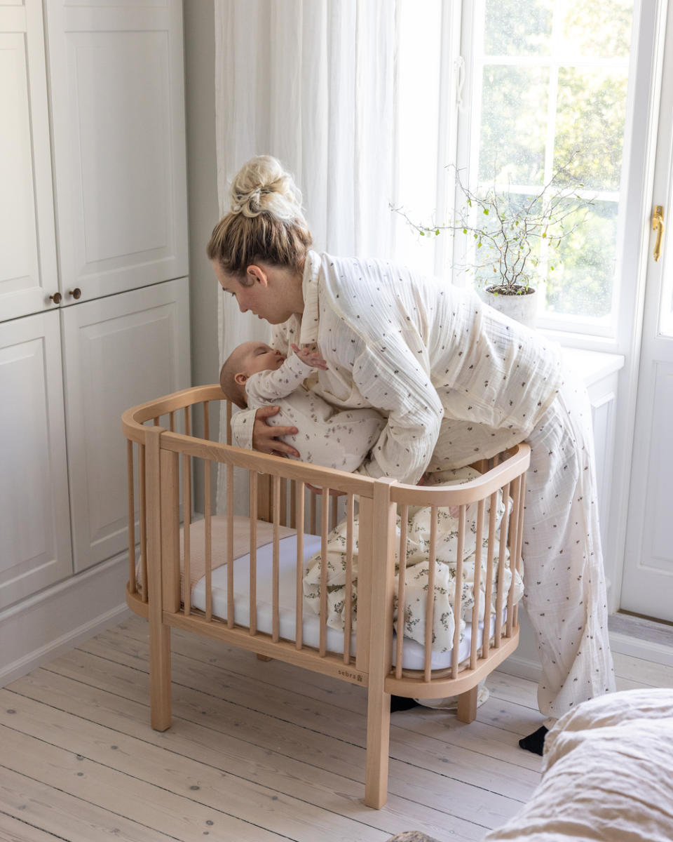 Sebra Bedside Crib made of FSC™ Wood