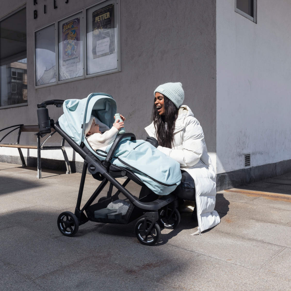 Thule Kinderwagen Fußsack in Hellblau - Seitenansicht
