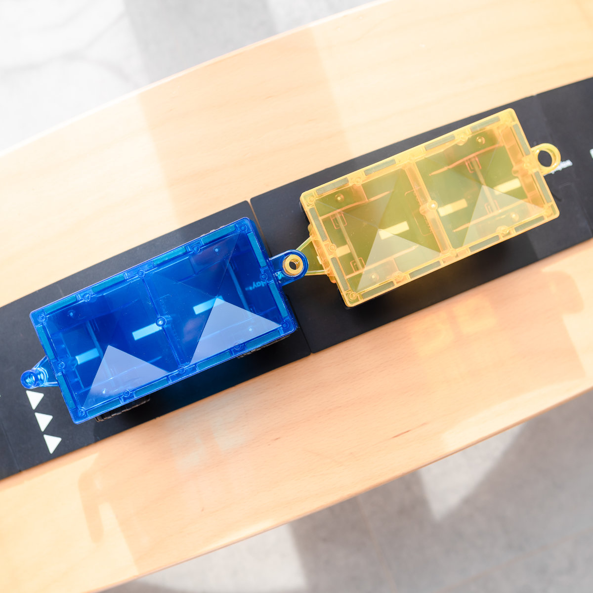 Connetix Magnetbausteine Bright Car Pack – 2 Fahrzeug-Basen