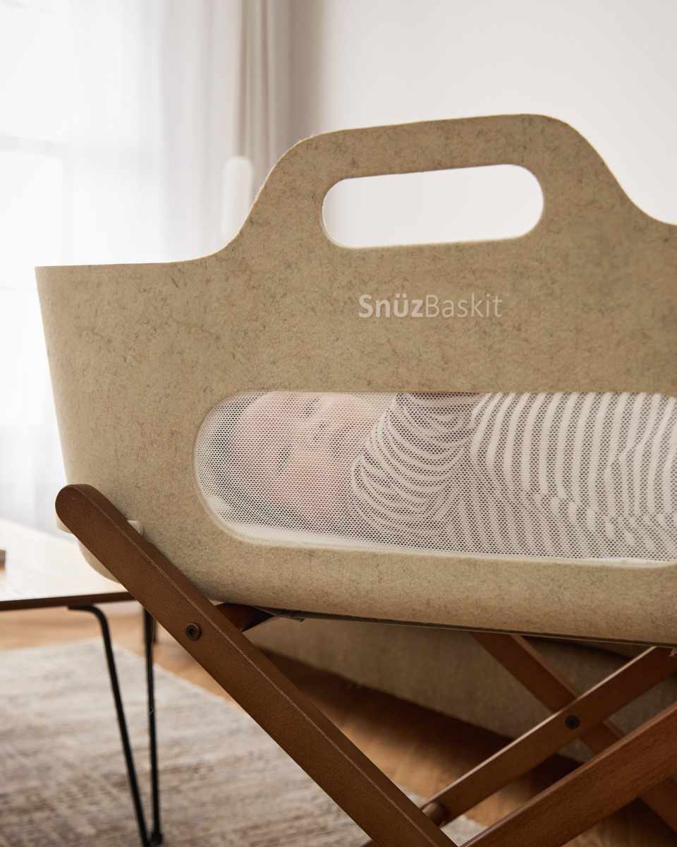 Snüz SnüzBaskit with Stand