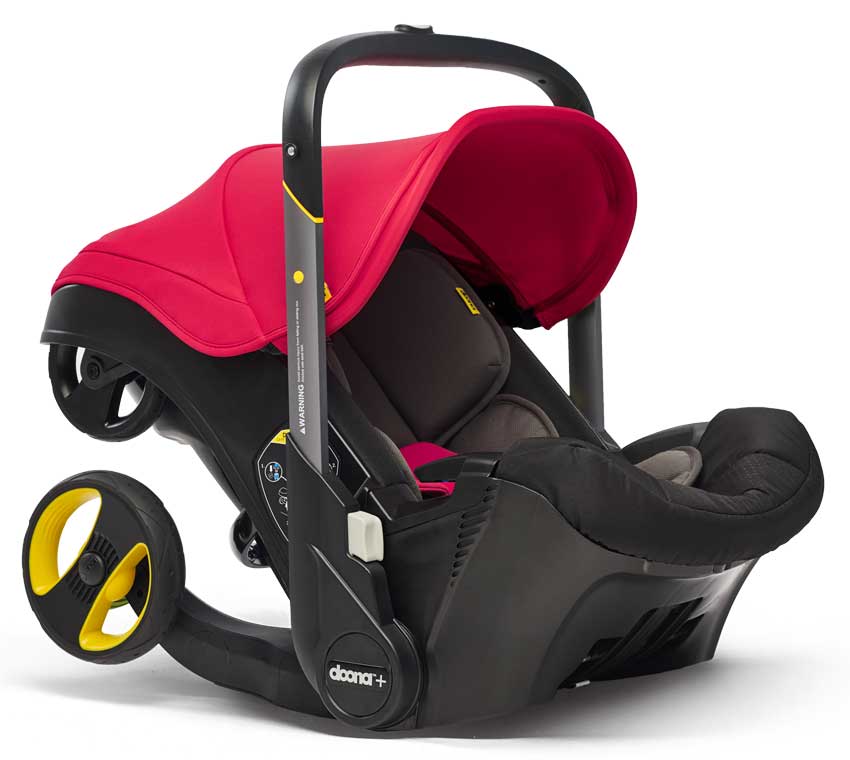 Doona+ Babyschale in Rot - schräge Ansicht
