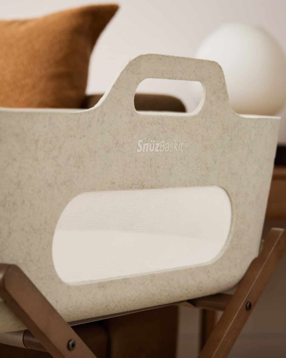 Snüz SnüzBaskit with Stand