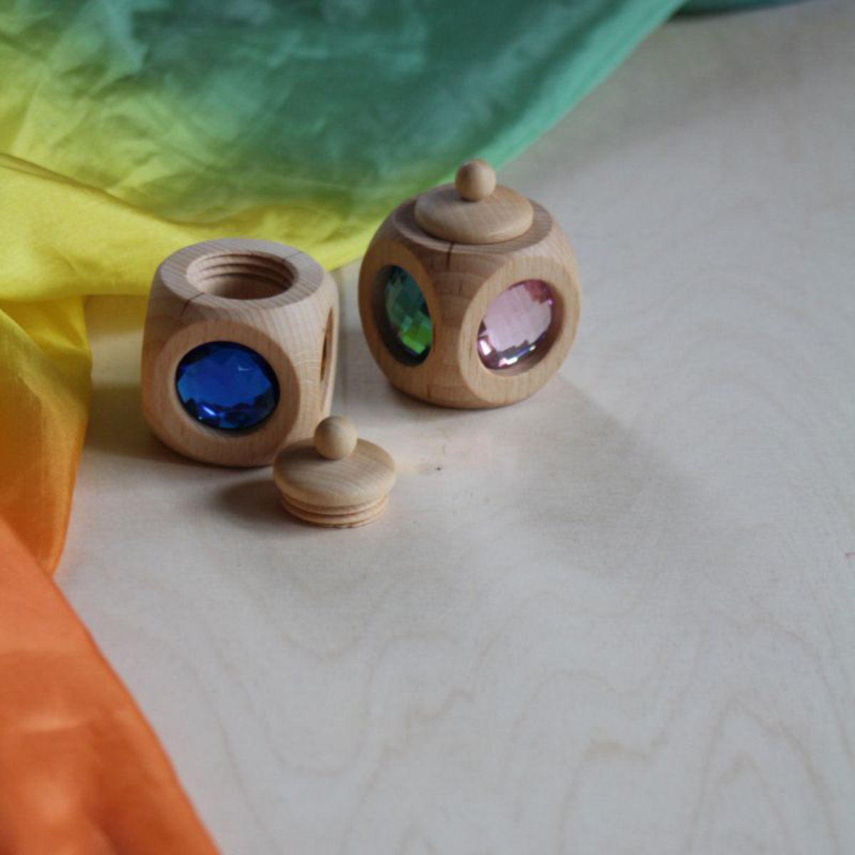 Bauspiel Tandendoosje Holz mit buntem Stein - Draufsicht