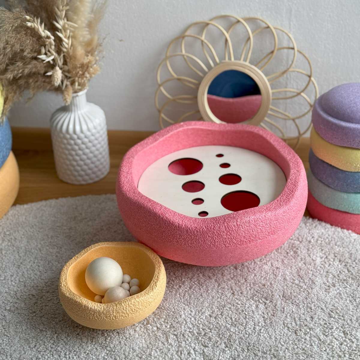 Momscrew Set Aktivitätsplatte Größenordnung + 12 Holzkugeln (10–50 mm)