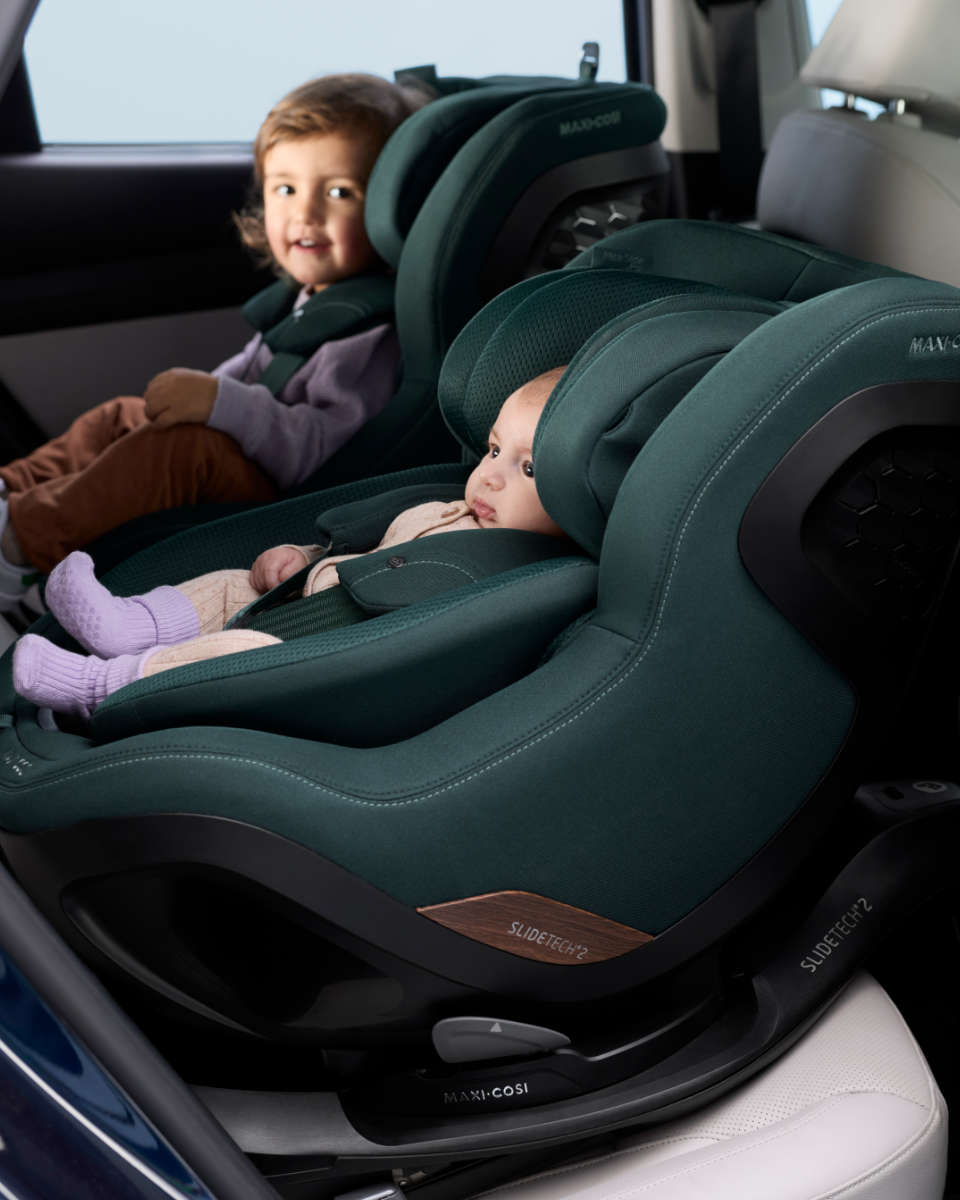 Maxi-Cosi Kindersitz in Dunkelgrün - Seitenansicht