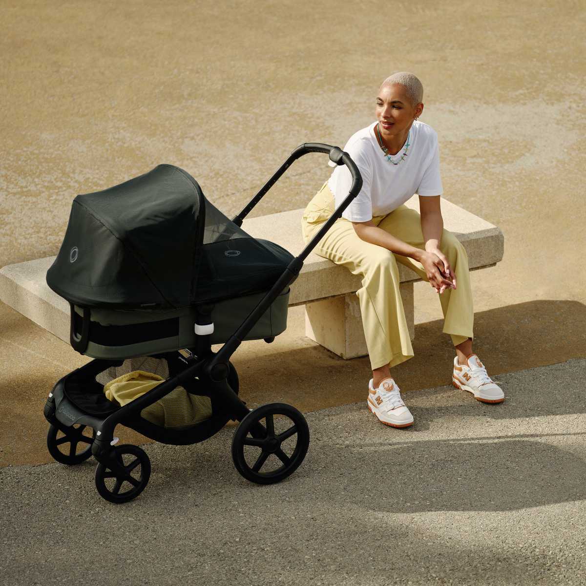 Bugaboo Moskitonetz für Kinderwagen in Schwarz - schräge Ansicht