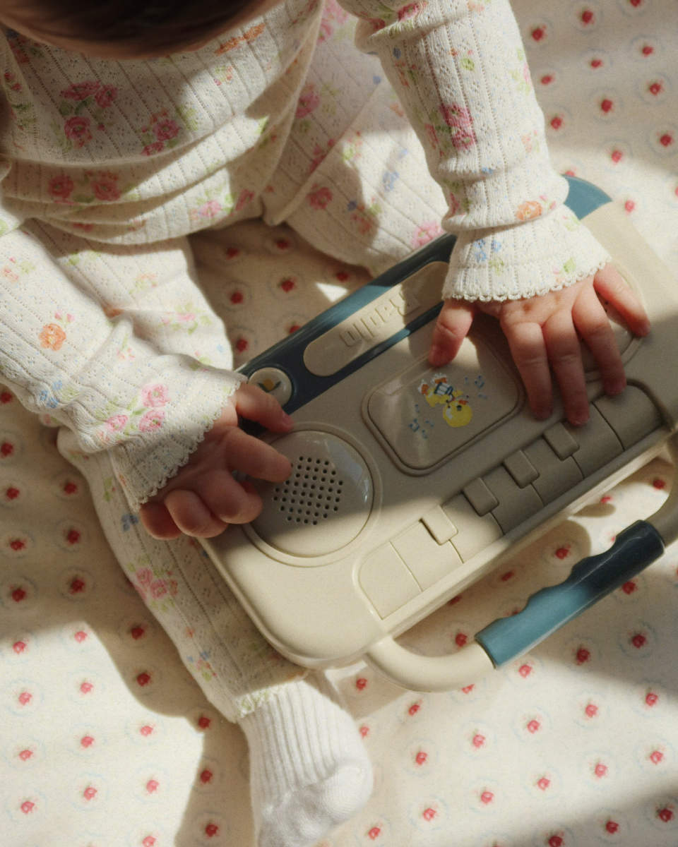 Konges Sløjd Interactive Baby Radio – Motor Skill Toy from 12 Months