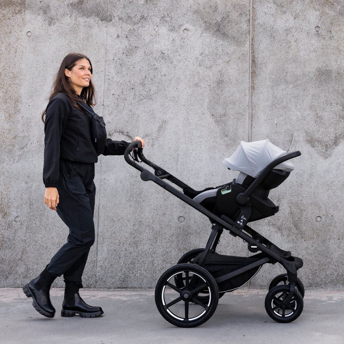 Thule Maple i-Size Babyschale + Alfi Basisstation Starter Bundle
