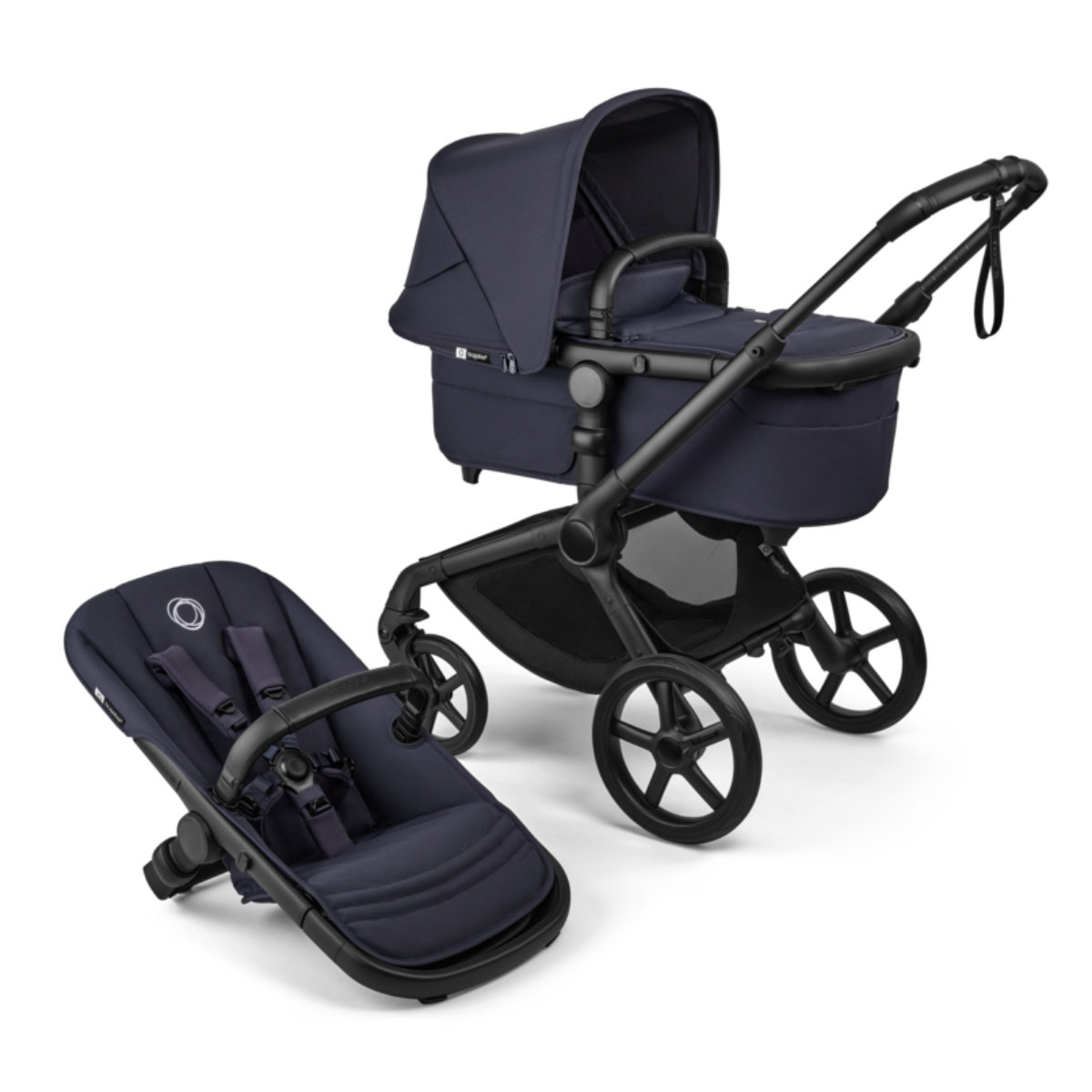 Bugaboo Fox 5 Renew Kinderwagen in Dunkelblau - schräge Ansicht