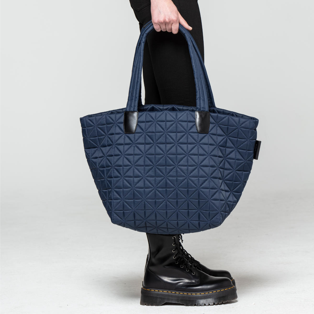 VeeCollective Vee Tote Bag Medium Midnight Blue