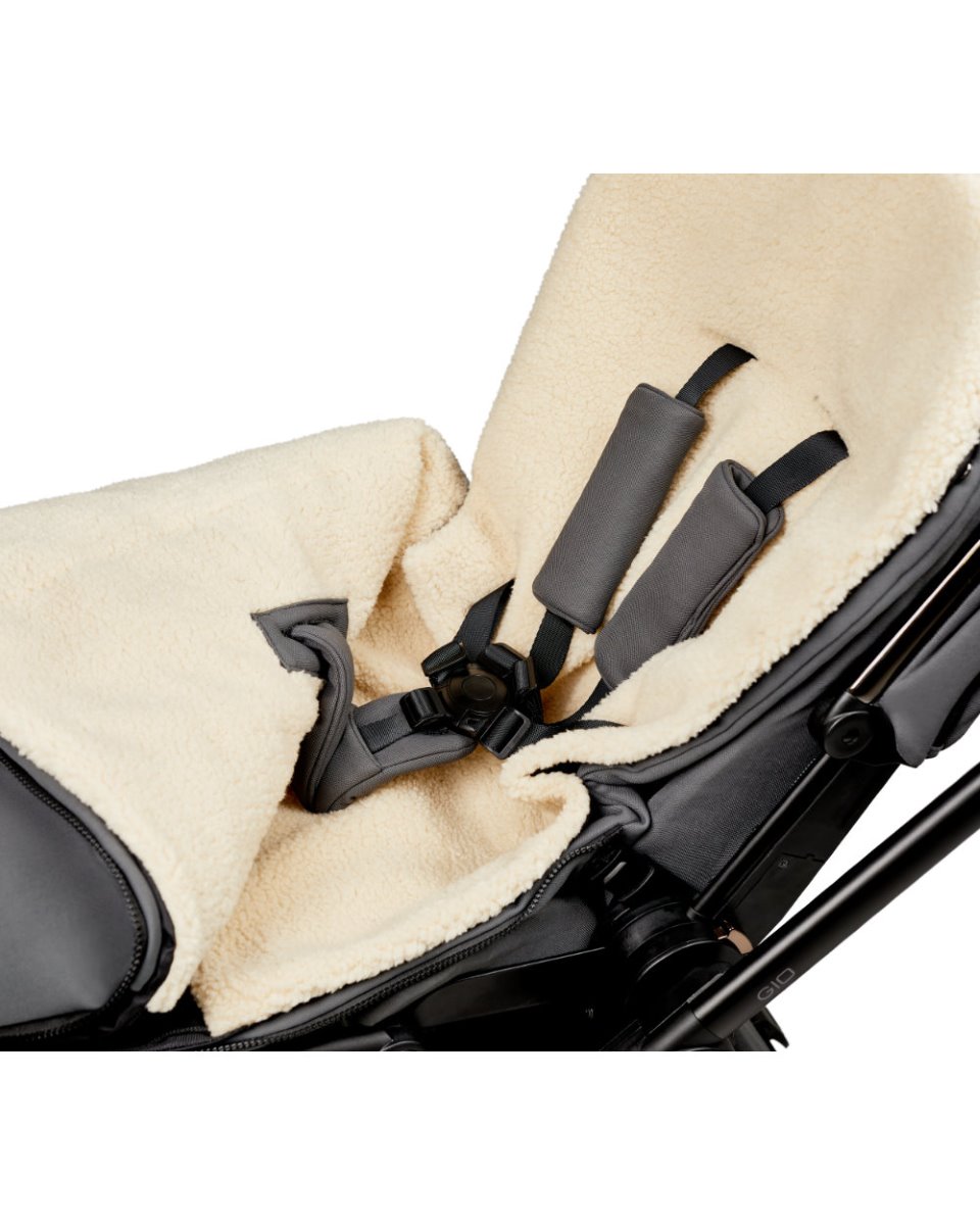 Moon Premium Footmuff (with removable teddy fur)