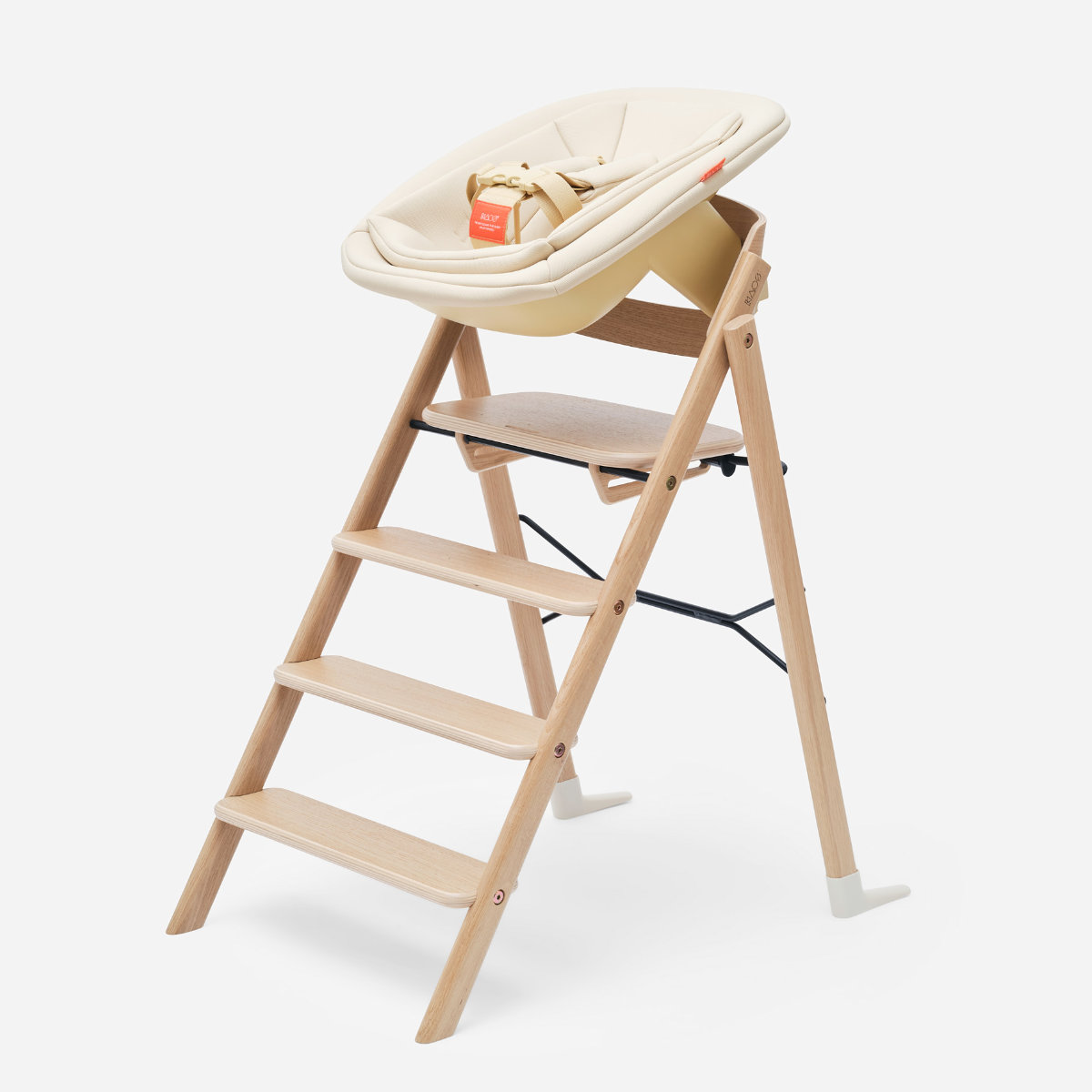 Kaos Stuhl in Beige - schräge Ansicht